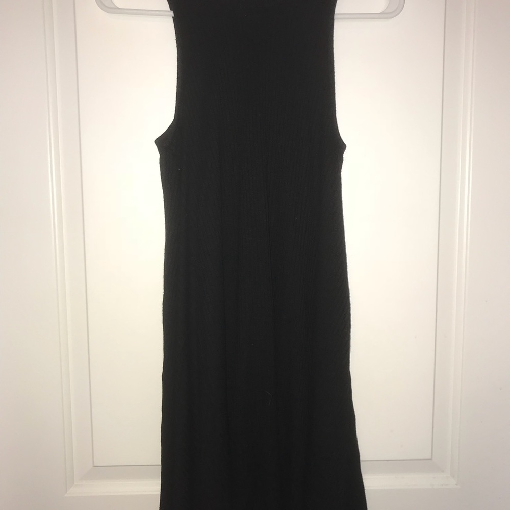 Dresses - Picture 5 of 8